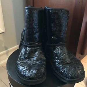 Short sparkle black Ugg’s